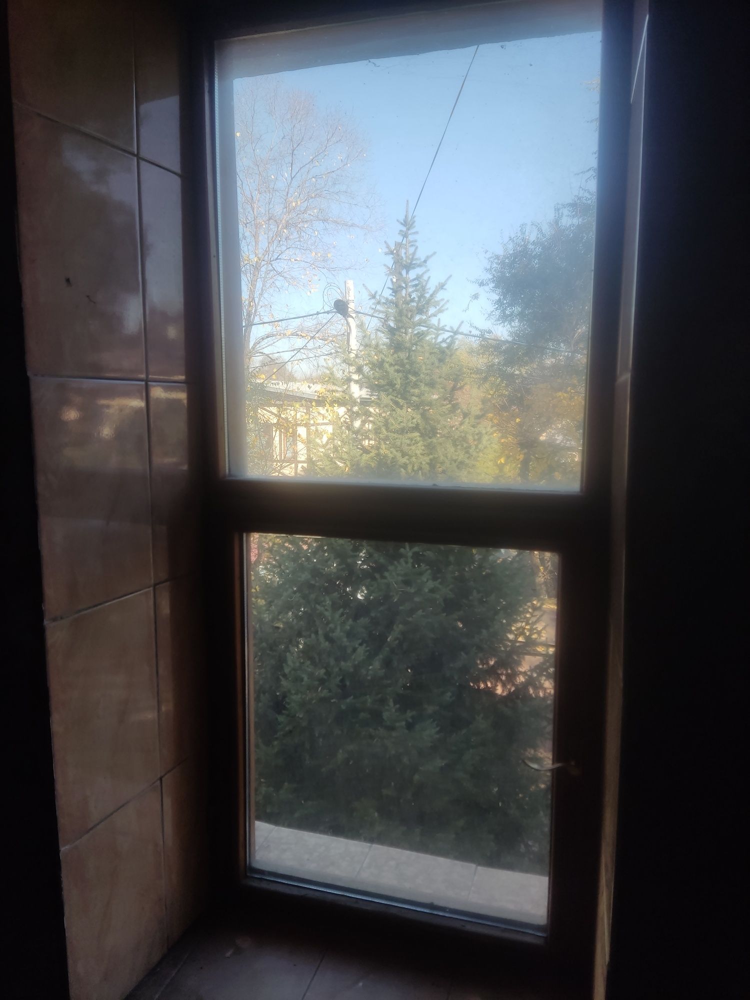 ПрОдам окно натуральное дерево со стекло пакетом