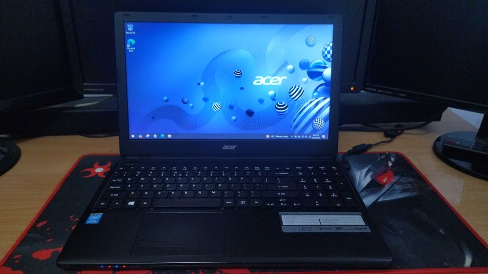 Laptop Acer Aspire E1-530