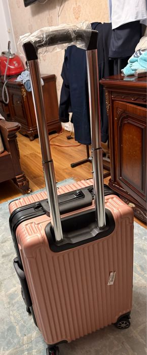 Чемодан на колесиках