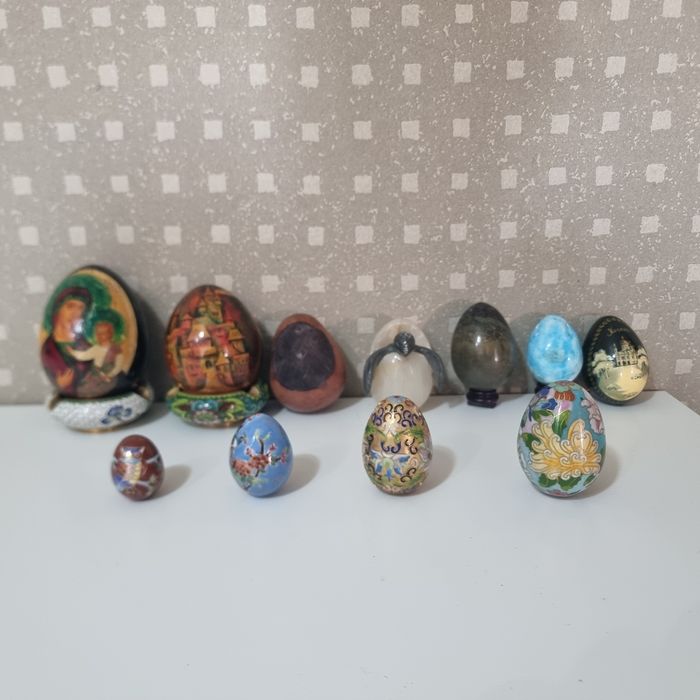 Colecție ouă decorative cloisonné, pictate și din piatră semiprețioasă