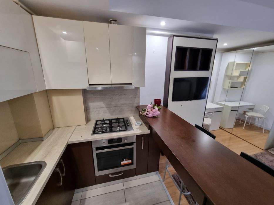 Inchiriez apartament 2 camere utilat in Cosmopolis loc  parcare inclus