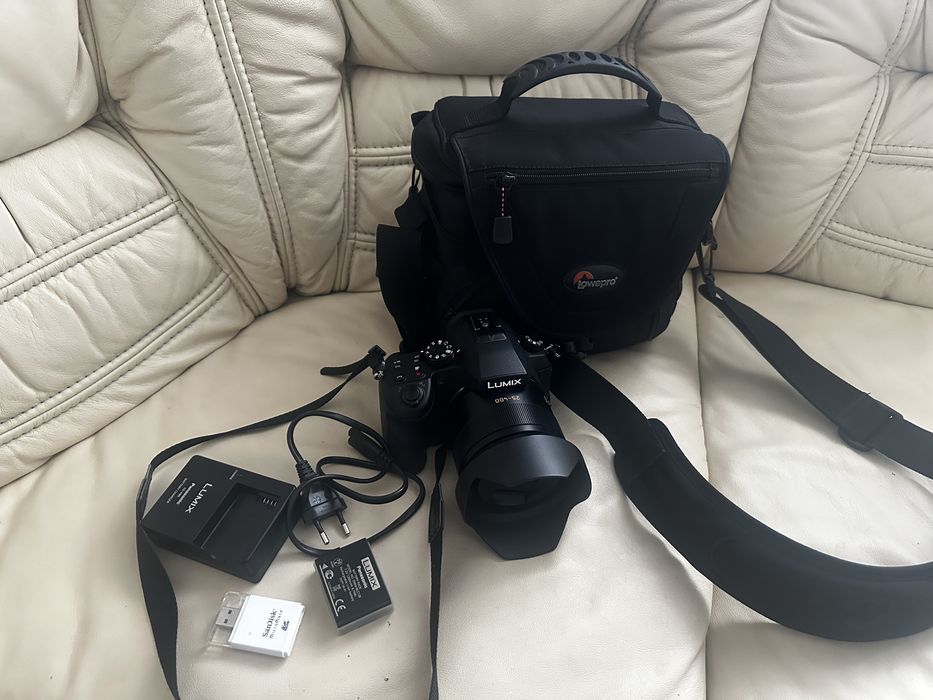 Aparat foto Panasonic Lumix DMC-ZF1000