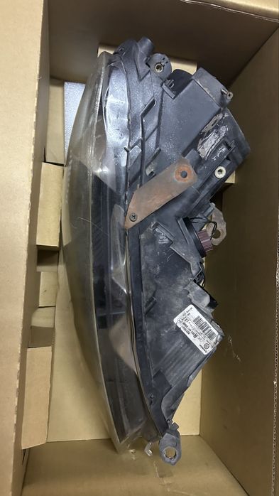 Фар десен голф 6