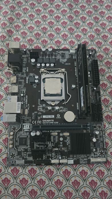 Placa de baza Gigabyte + i7 7700 + 12 Gb ddr 4