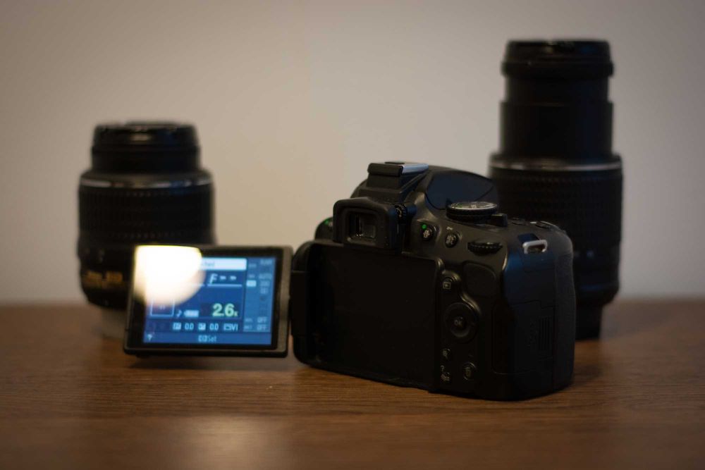 Nikon d5100 kit + obiectiv 55-200mm si accesorii