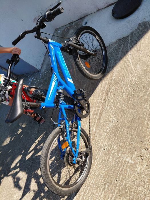Vând bicicletă cu suspensii față - spate