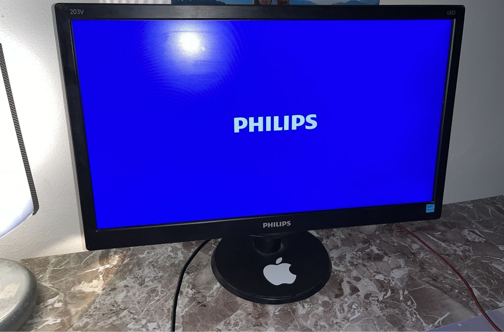 Monitor Phillips LED cu diagonala de 19’5