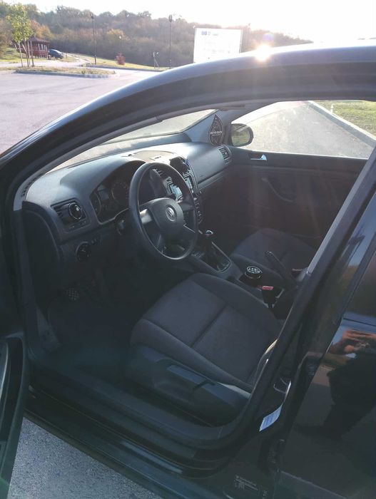 Продавам Голф 5 1.9 105hp