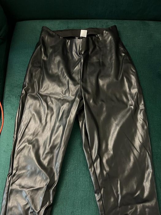 Pantaloni H&M piele sintetica neagra, S
