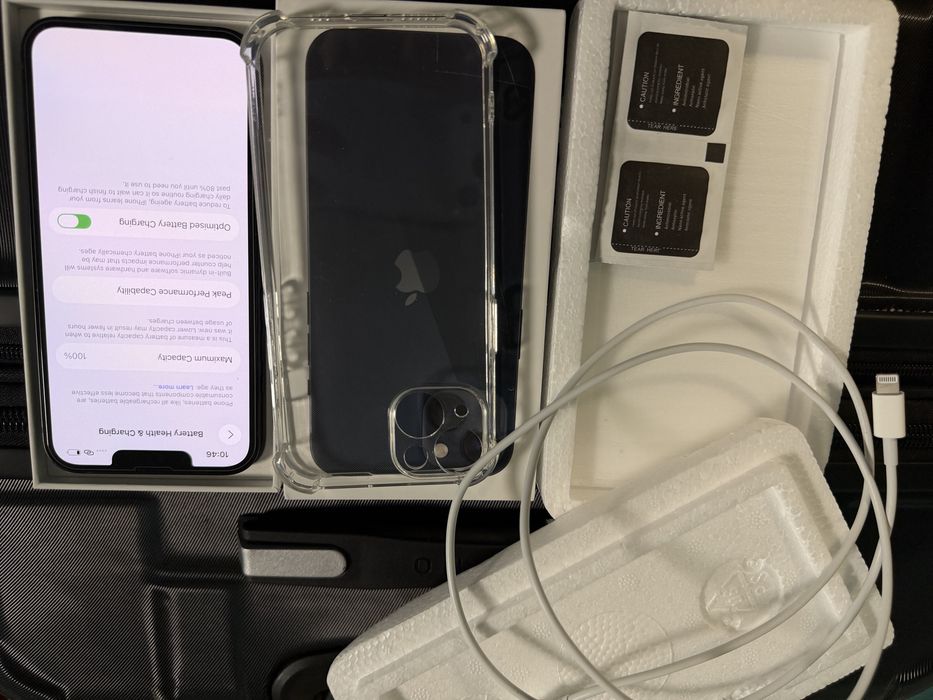 IPhone 13, 128GB с година и половина гаранция