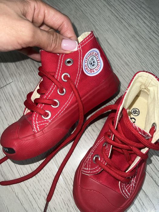 Новые детские кроссовки