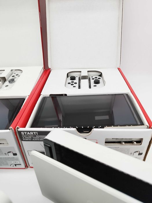 Пълен комплект Nintendo Switch OLED - White / ОТЛИЧНО състояние!