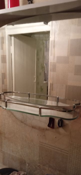 Зеркало с полочкой полукруглое