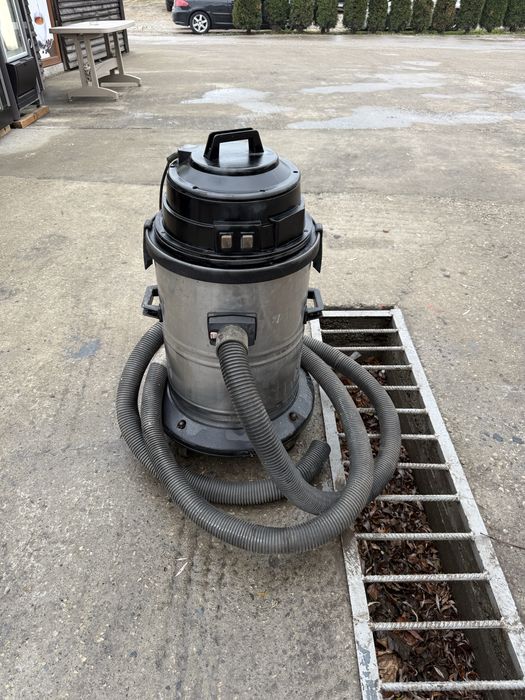 Двумоторна професионална прахосмукачка монофазна