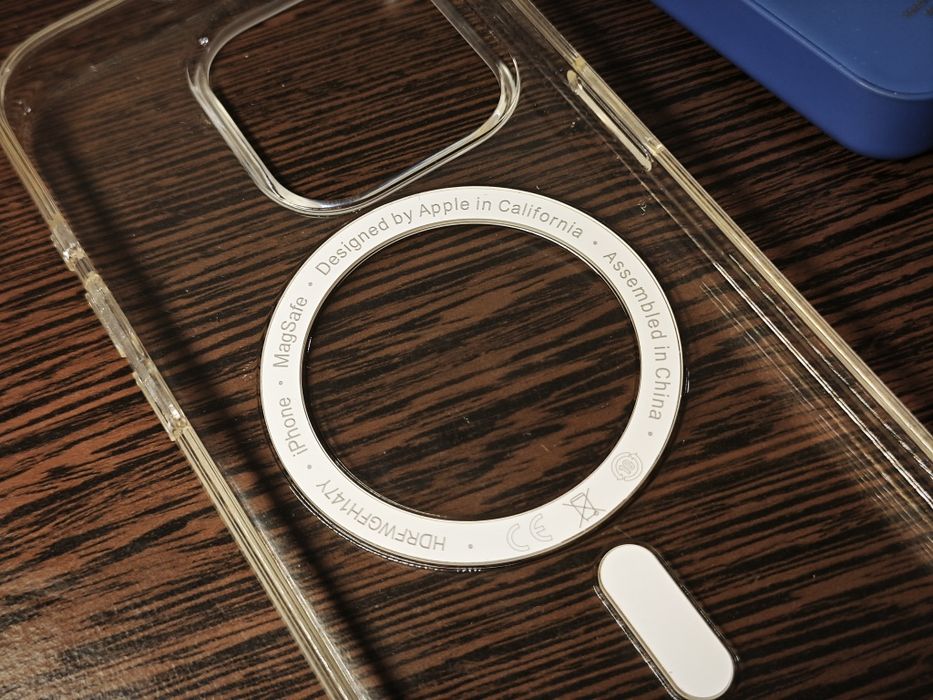 Husă originală pentru iPhone 15 Pro + Powerbank MagSafe 10000 mAh