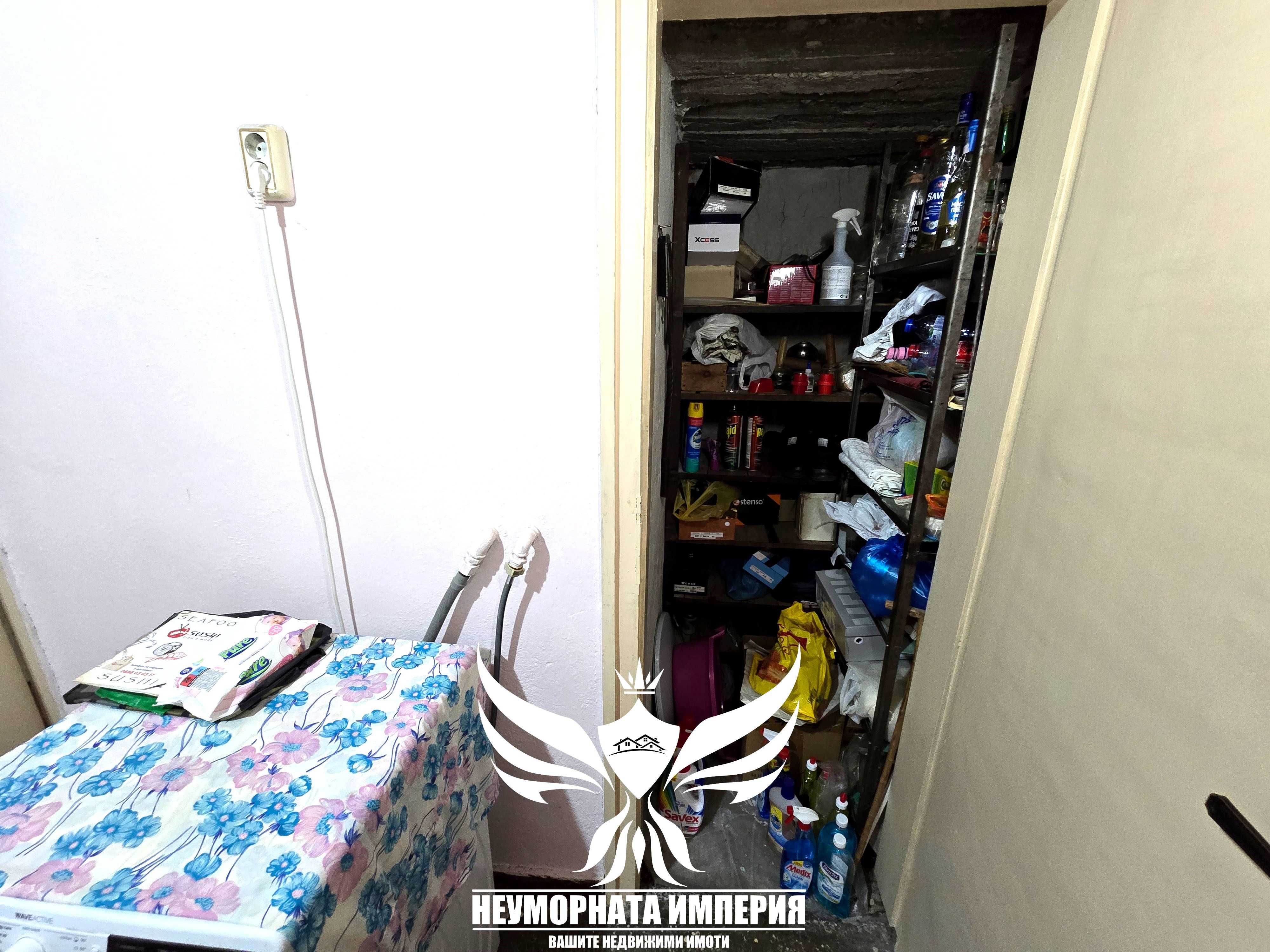Продавам тристаен/четиристаен 102кв 2 ет. в Асеновград център