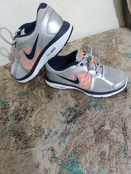 Nike Dual Fusion