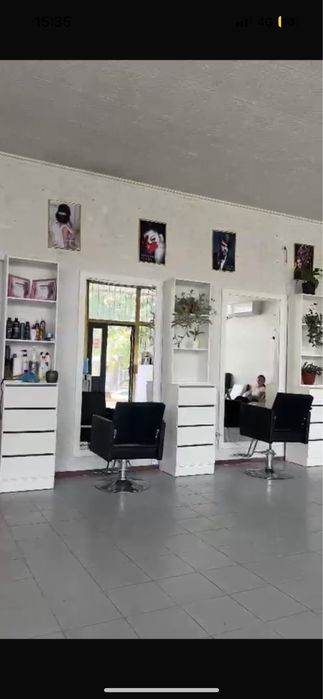 Продается салонный кресло и зеркало шкафы мебели