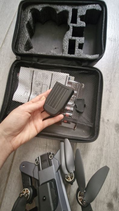 Dronă cu telecomandă