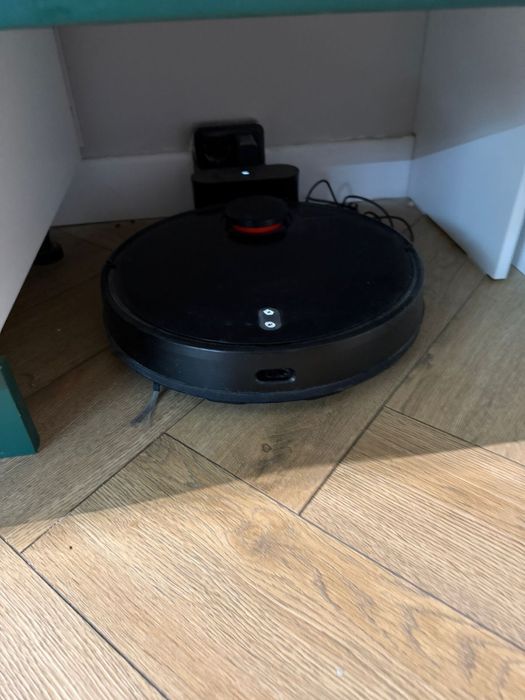 Продам б/у робот-пылесос Xiomi Mi Robot