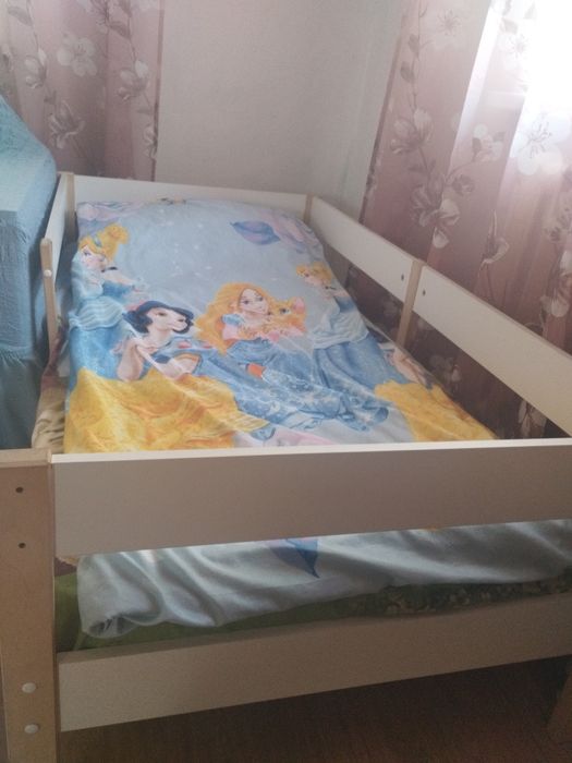 Кровать с матрасом