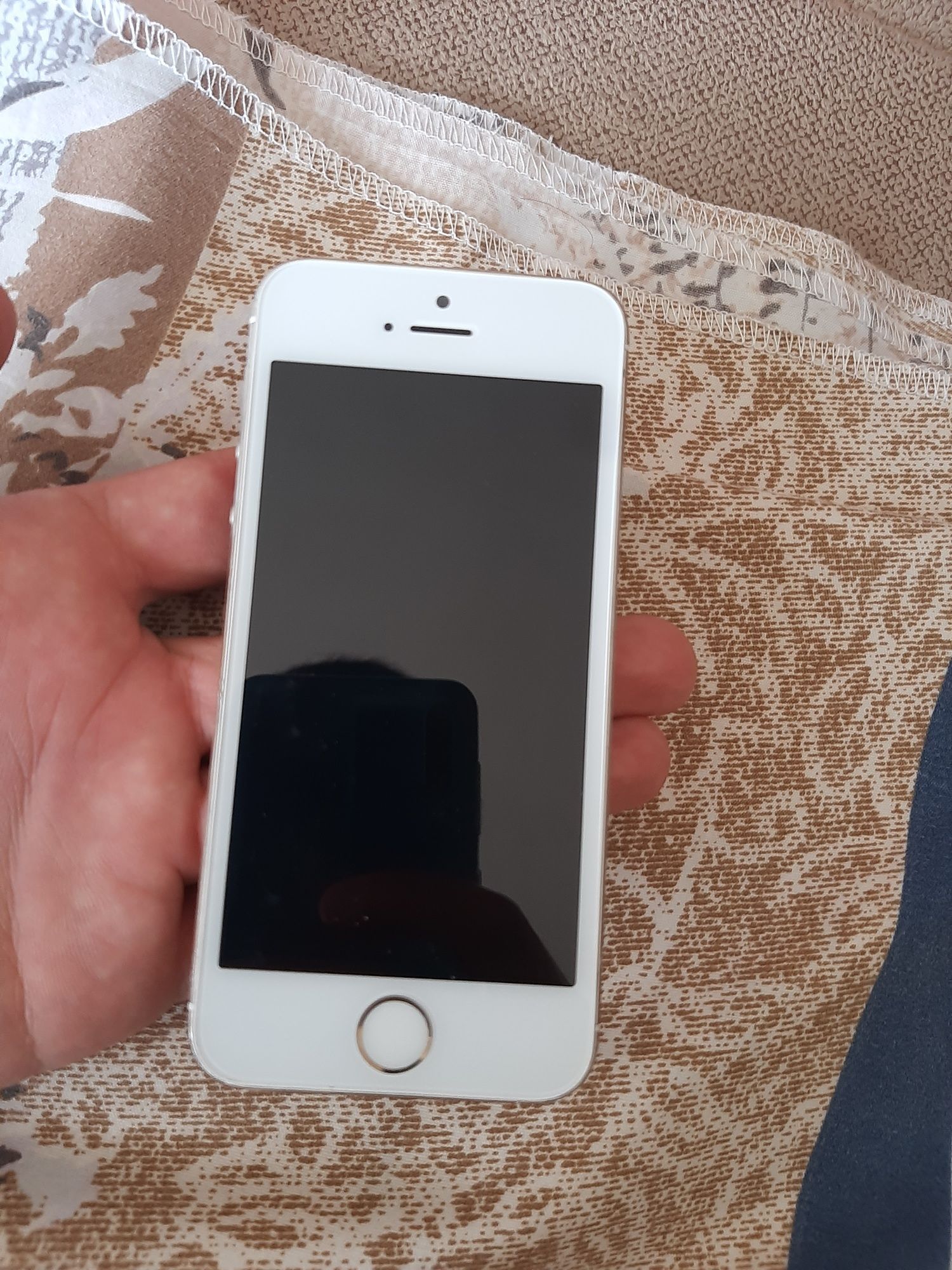 Iphone 5S chaqalari rasmda korsatilgan qolgan savollar telefonda