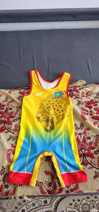 Продам спортивные костюмы