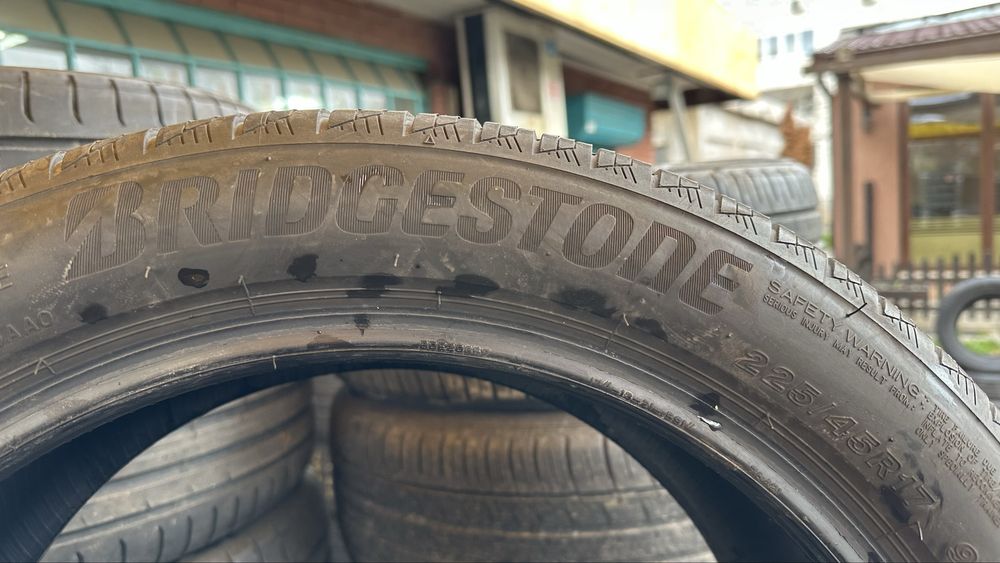 225/45/17 Bridgestone Run Flat (RSC)
