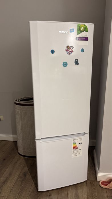 Продаю вместительный хододильник в размере 160х50