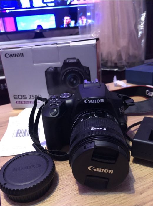 Aparat foto Canon EOS 250D