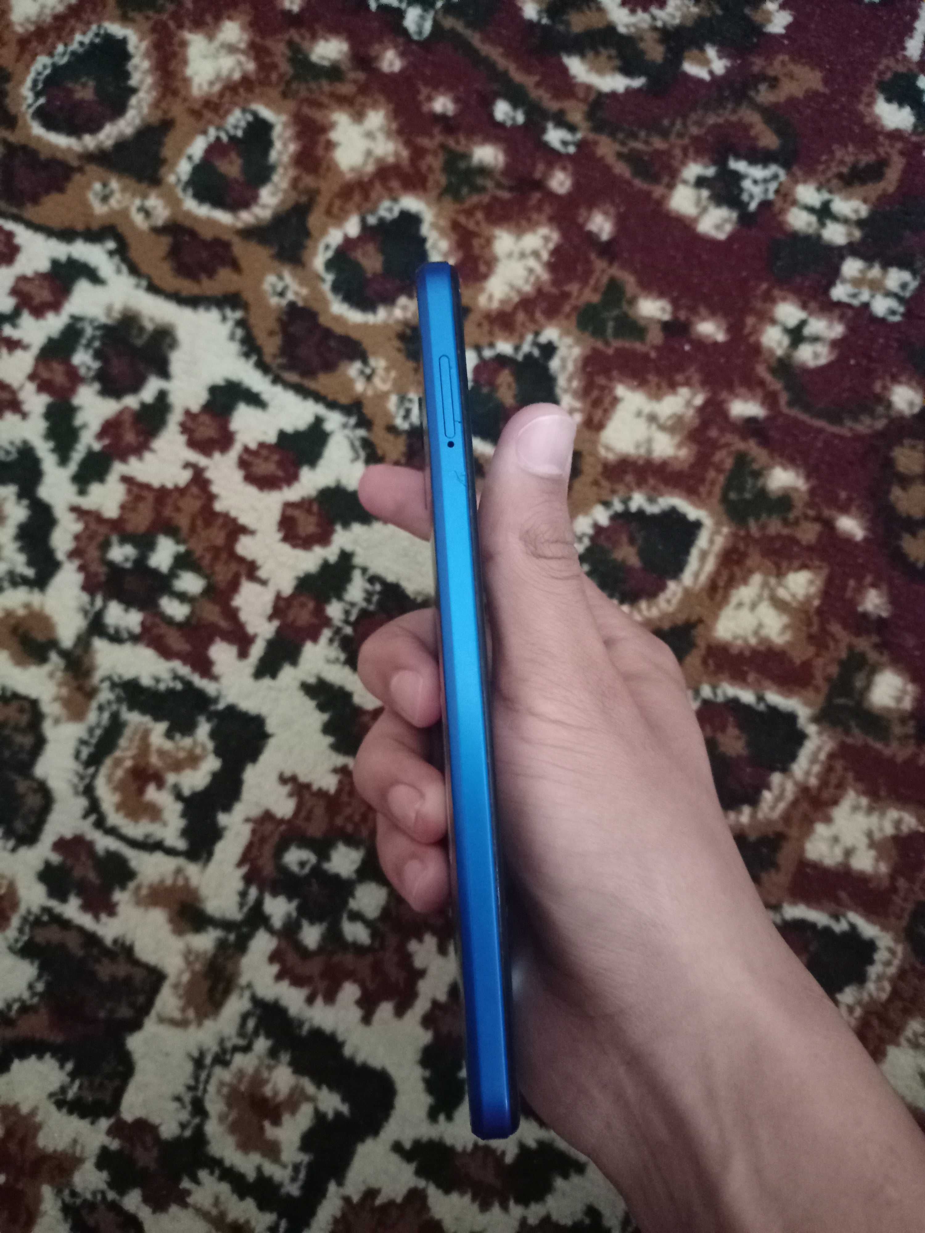 Texno pova 4  128/8+5gb  800 ming so'm