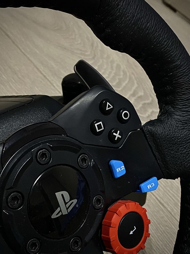 Logitech g29 волан с педали / гаранция, като нови