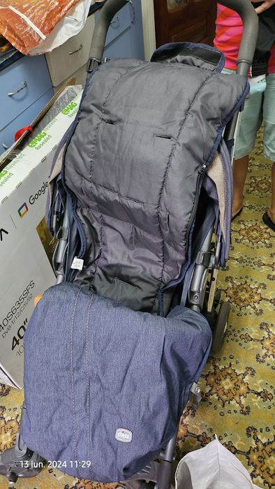 Cărucior Chicco Liteway 3 cu accesorii si protectie ploaie. 
Chicco Ro