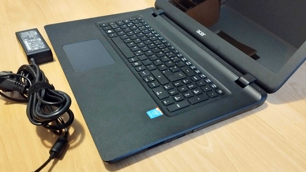 Acer Aspire 17.3 inch, Intel Quad Core, 8GB RAM, SSD 256GB, bat. 3 ore