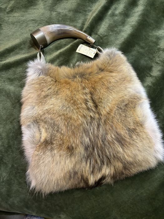 Geanta OVERLAND blana naturala de coiot , maner din corn autentic