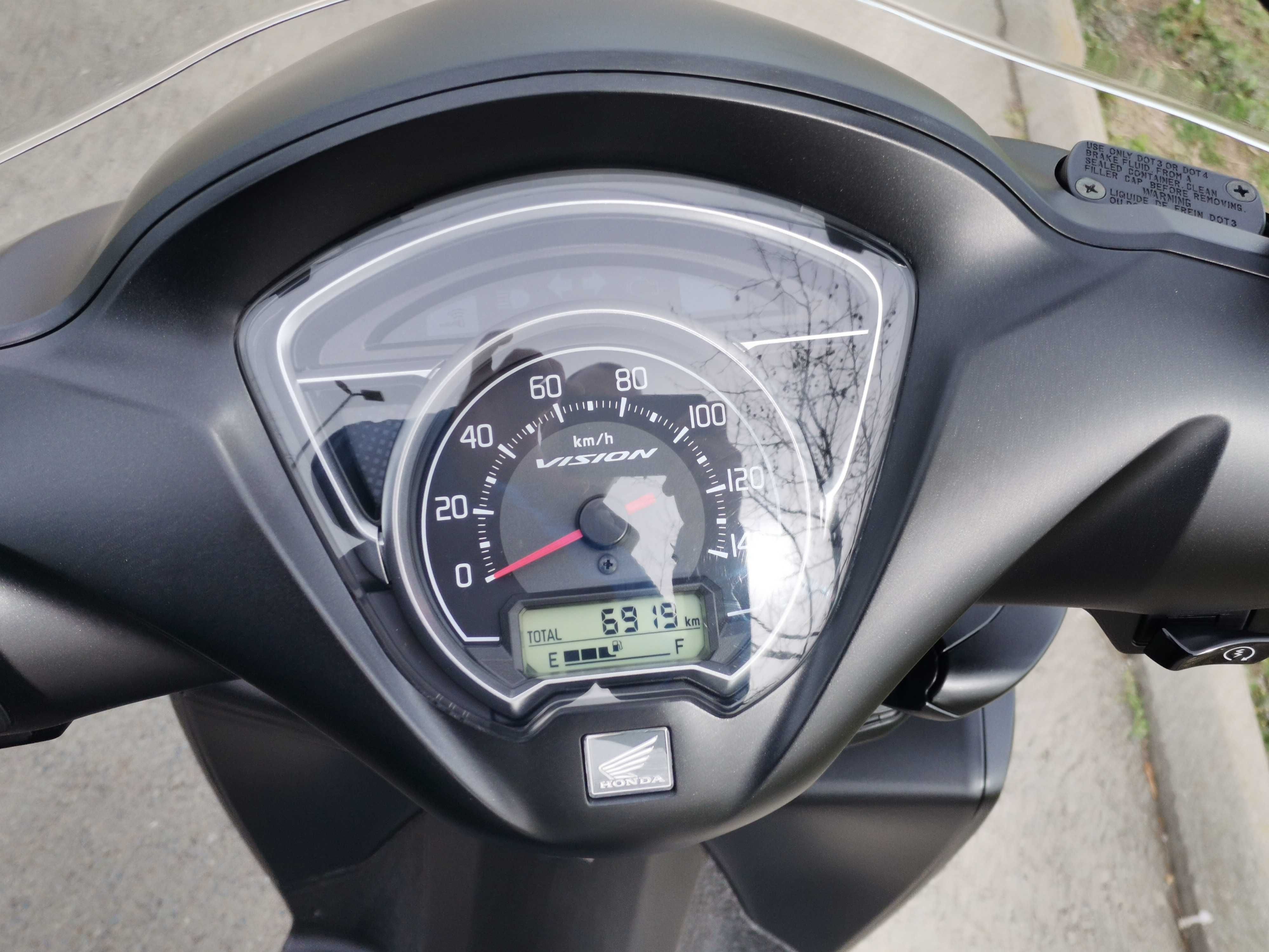 scuter Honda Vision NSC 110cc se conduce cu permis B , an 2022