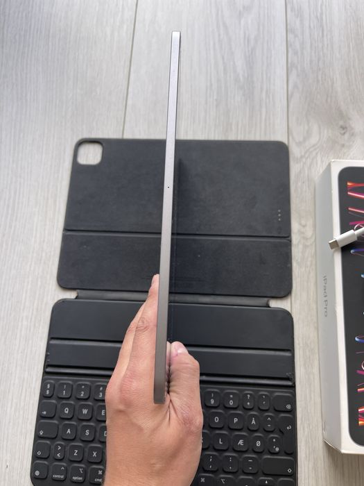 • Ipad PRO •  Gen 4  • M2 •