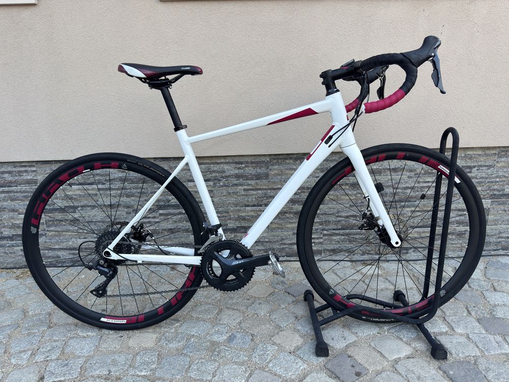 Шосеен дамски алуминиев велосипед Cube Axial Pro размер: 28/56см