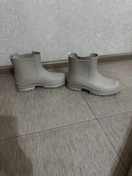 Женские  ботинки -сапоги,новые ни разу не одевали