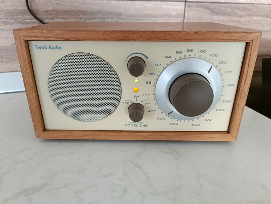Tivoli audio model One,  FM / AM radio, perfect funcțional, sunet fb!