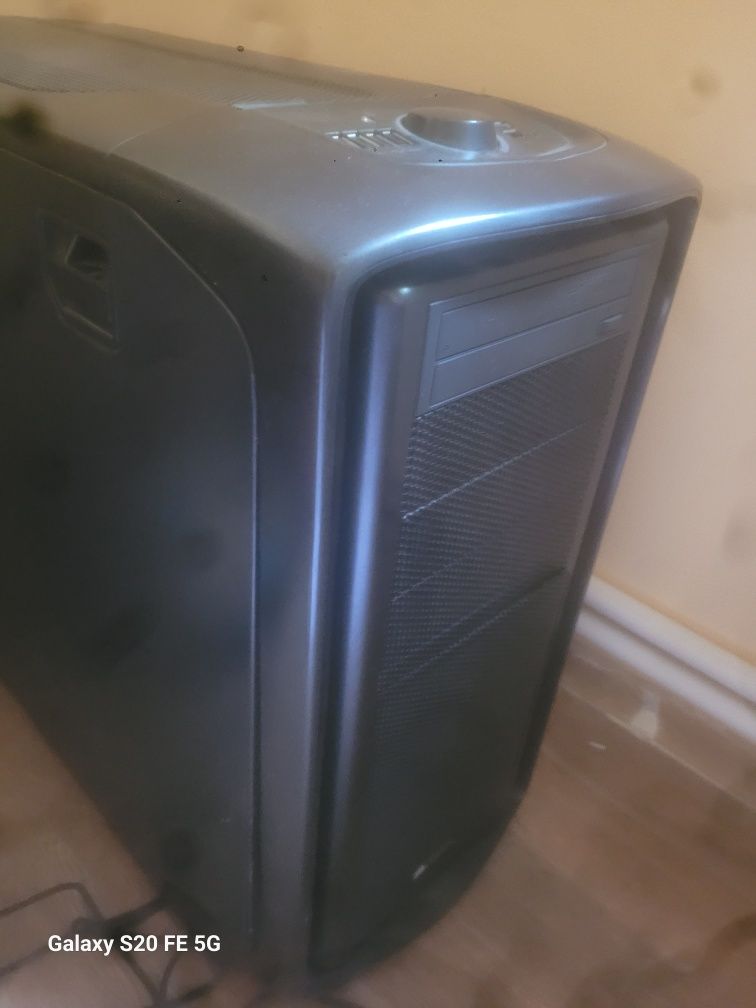 Vând pc în stare excelenta