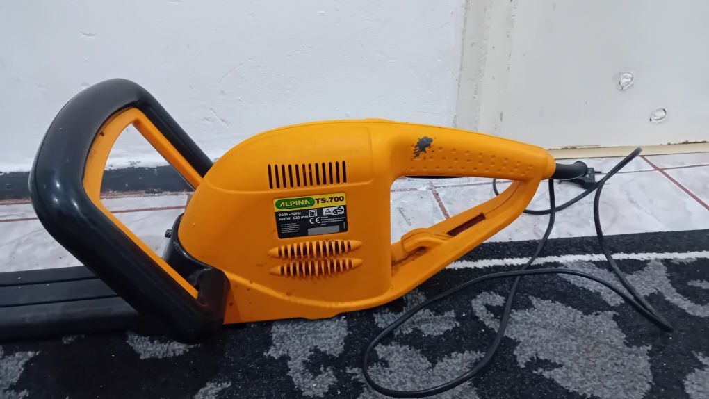 Masina tuns gard viu electrică Alpina TS 700 second-hand