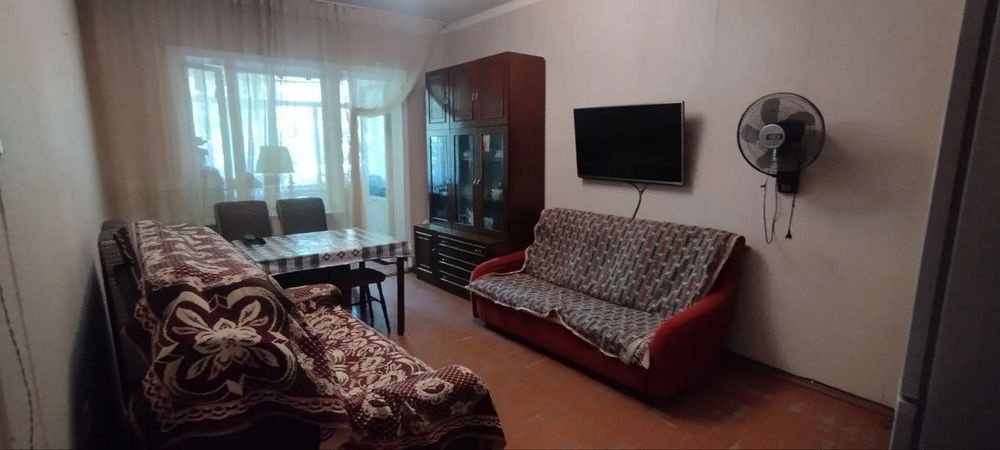 Продаю срочно 2/4/5 Юнусабад 8 60 кв. м цена: 63500 уе у дороги.