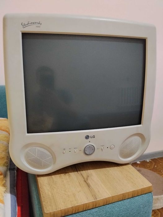 Монитор LG Studioworks 500M