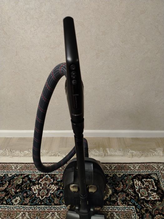 Bosch Home Professional пылесос мешковый. Б/у