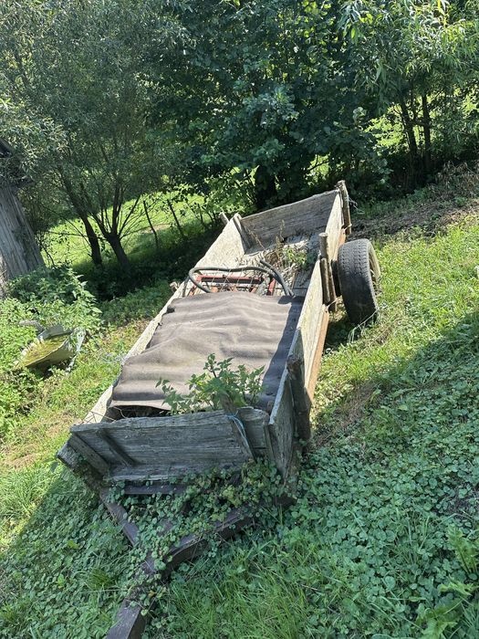 Tractor Carraro plus remorcă