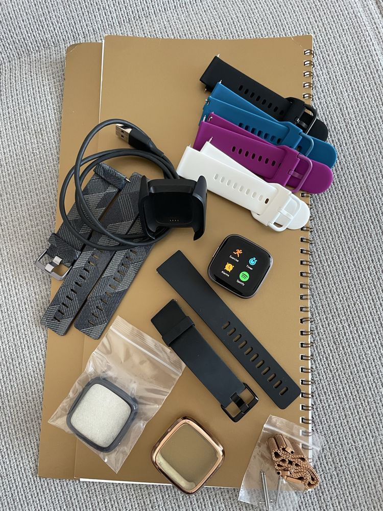 Продава се смарт часовник Fitbit Versa 2 – като нов!