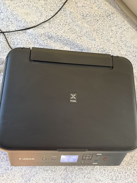 Продава се принтер canon TS5150.