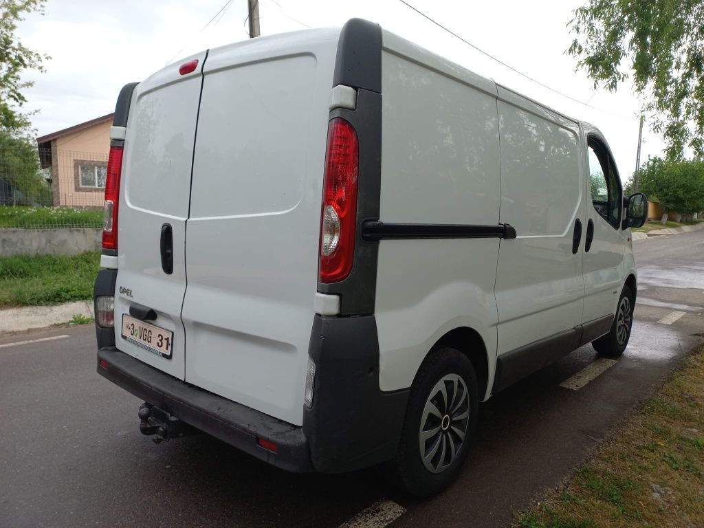 Opel vivaro 2010 2.0 6 trepte Aer cond functional