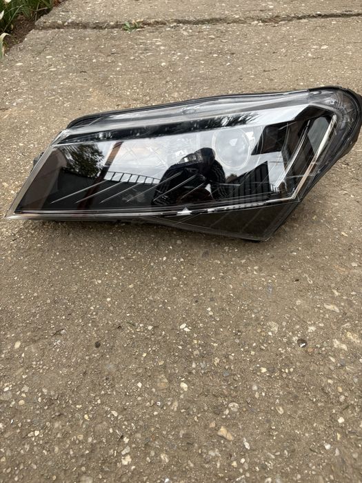 Far Stanga Skoda Superb 3 original bi-xenon adapitv 2016-2019